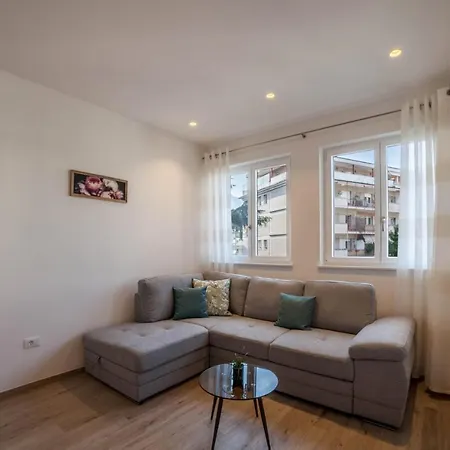 Flora דירה מראנו