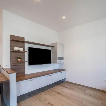Flora Apartment