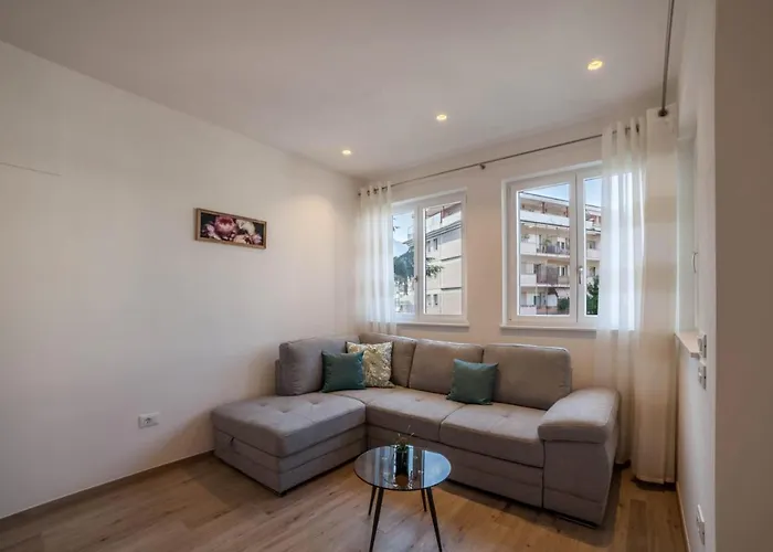 Flora Apartment Merano